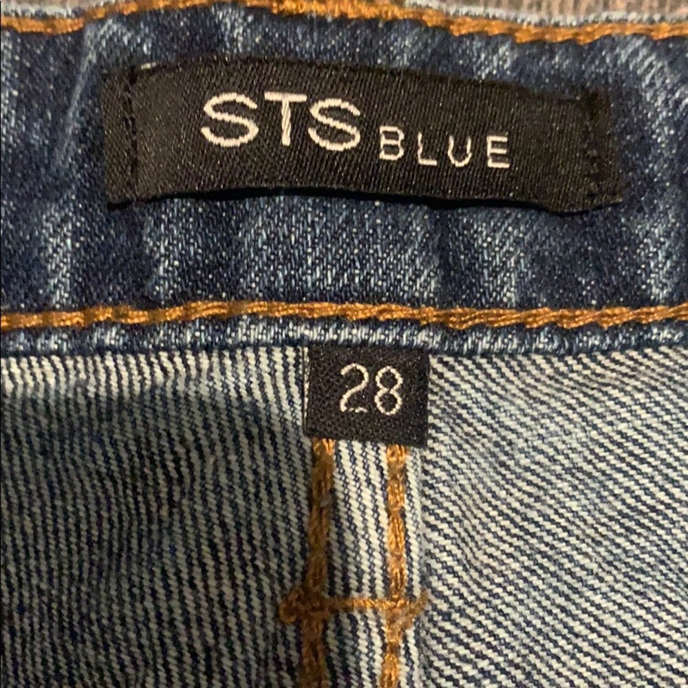 Shorts - Picture 3 of 3